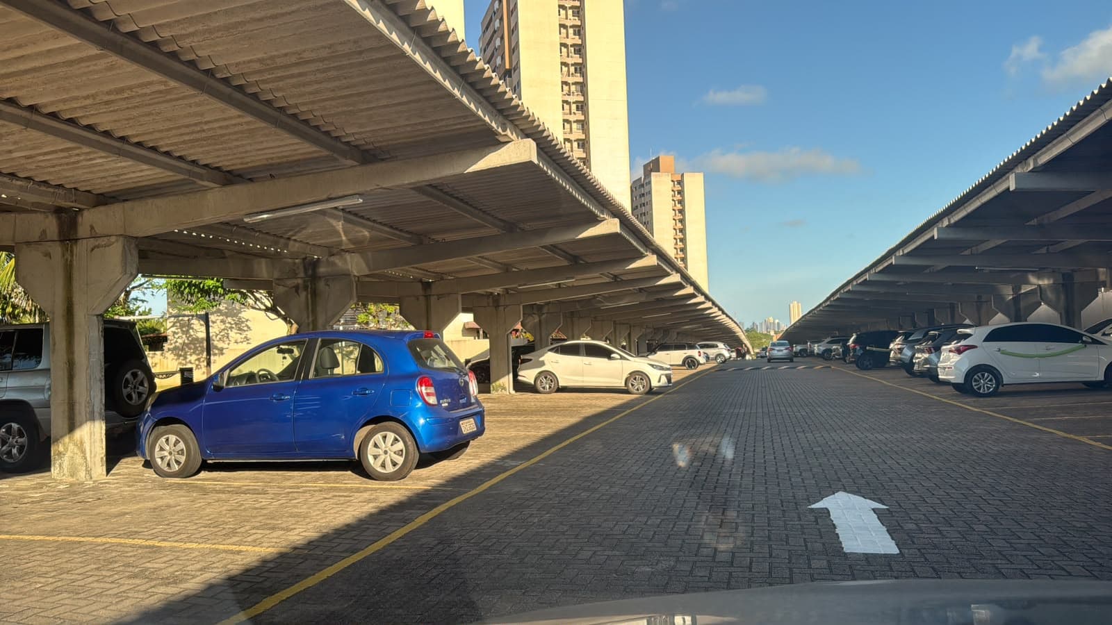 Estrutura pré-moldada utilizada em área coberta de estacionamento